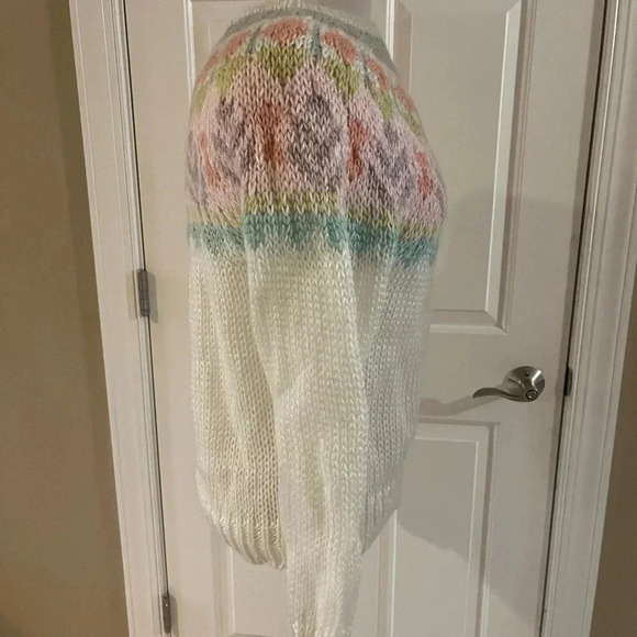 Le Pullover Sweater- Size Medium - Picture 5 of 8